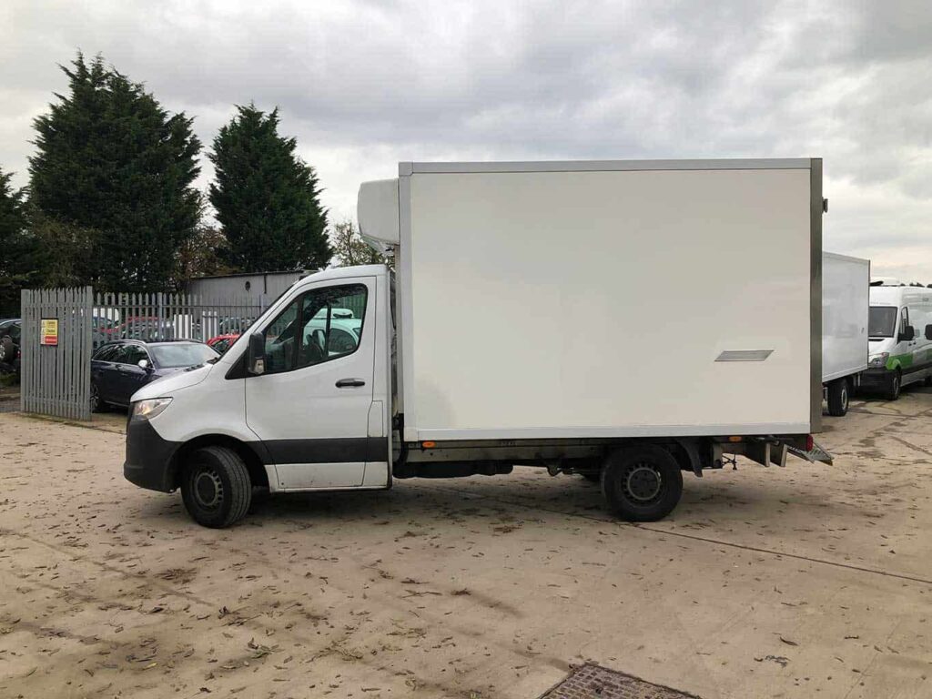 Refrigerated box van from the side